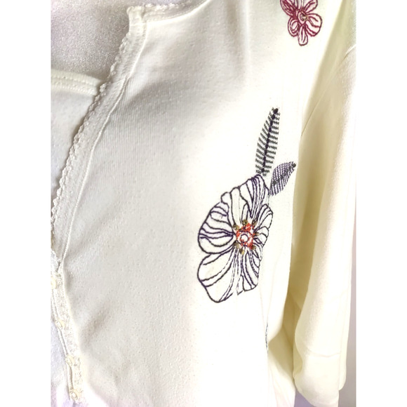 Shenanigans Women's Quarter Length T Shirt Cream Embroidery Flowers Size 1 X - Picture 3 of 7